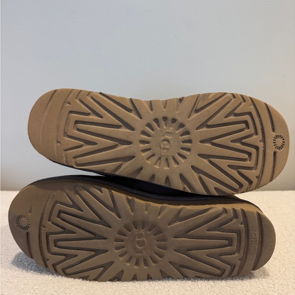 UGG Classic Short Leather Water Resistant Boots - Picture 5 of 6